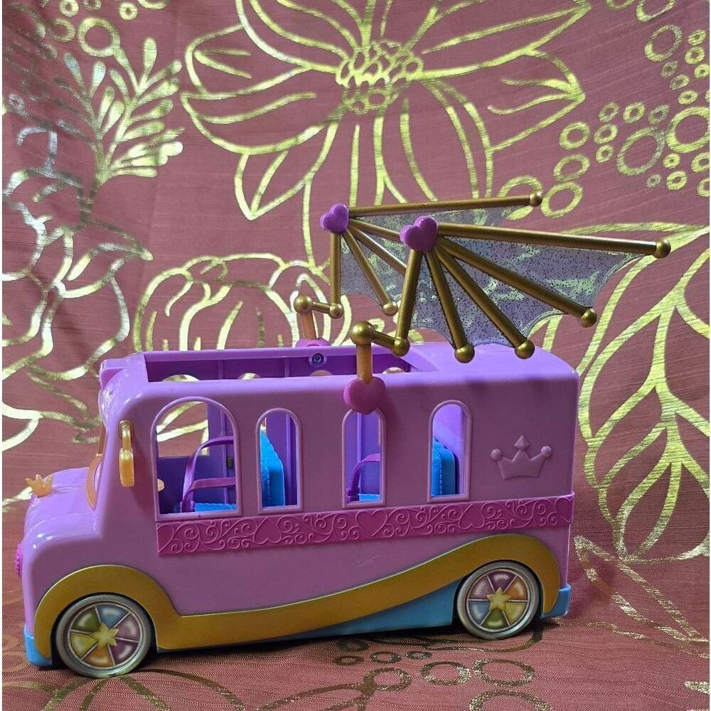 Royale High Bus & Glam Closet